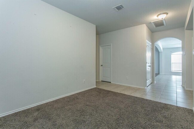 Building Photo - 117 Kinglet Dr
