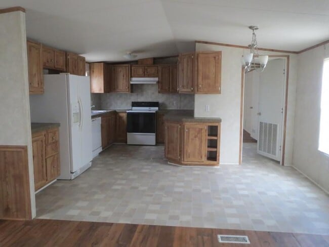 Building Photo - 218 DOGWOOD LANE