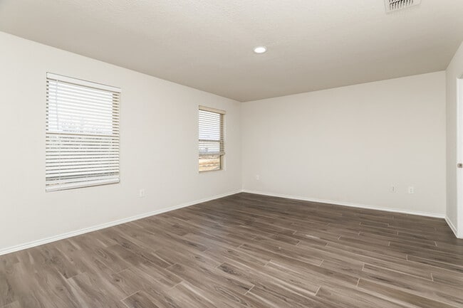 Building Photo - 10706 Hunters Pond