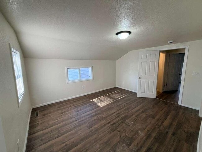 Building Photo - 651 W Bruce St