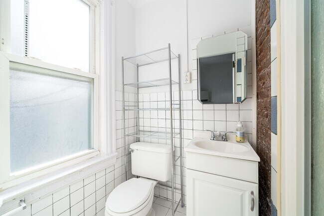 Building Photo - 74 Colgate St