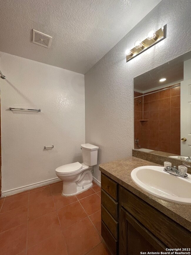 Building Photo - 1721 Quintana Rd