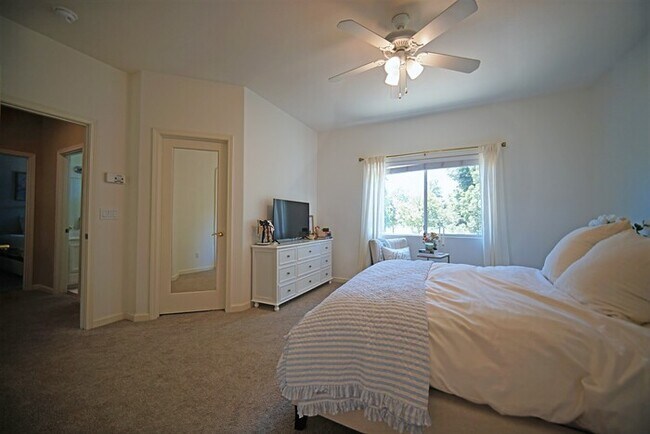 Building Photo - Beautiful Highland Reserve home 4 bedroom,...