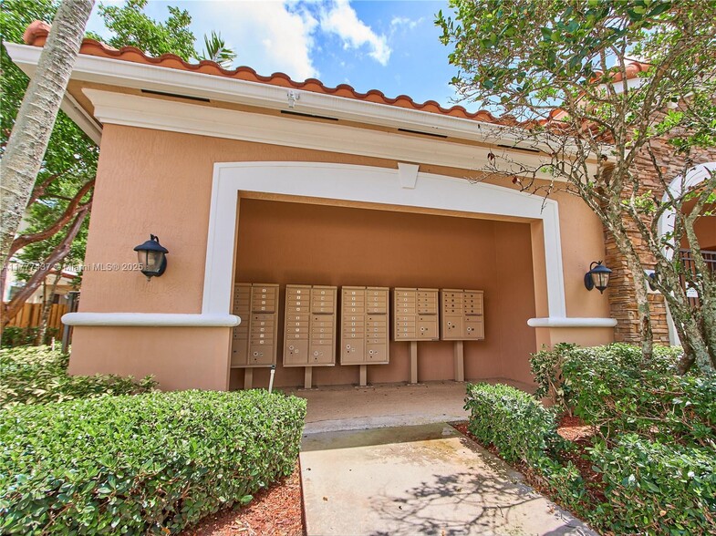 Building Photo - 12447 Emerald Creek Mnr