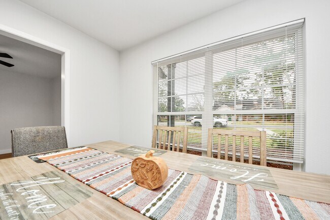 Building Photo - 10003 Briarwild Ln