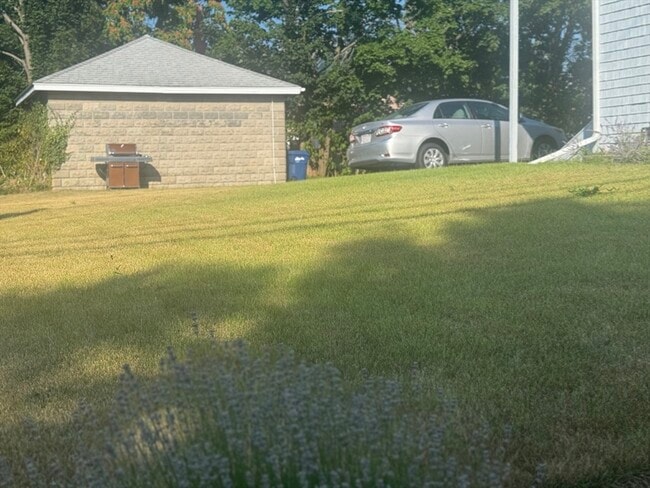 Building Photo - 198 Main St