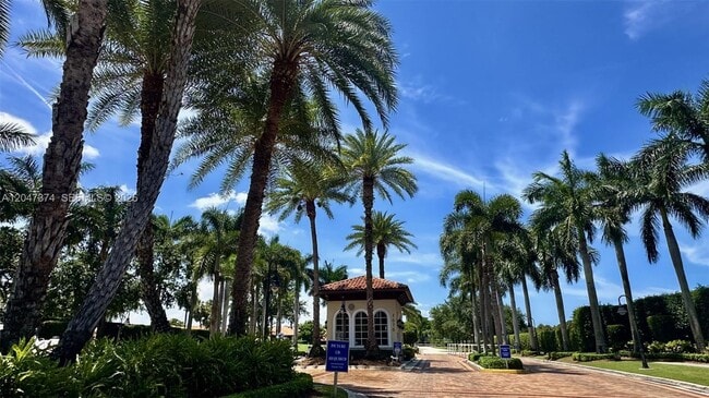 Building Photo - 7472 La Paz Blvd