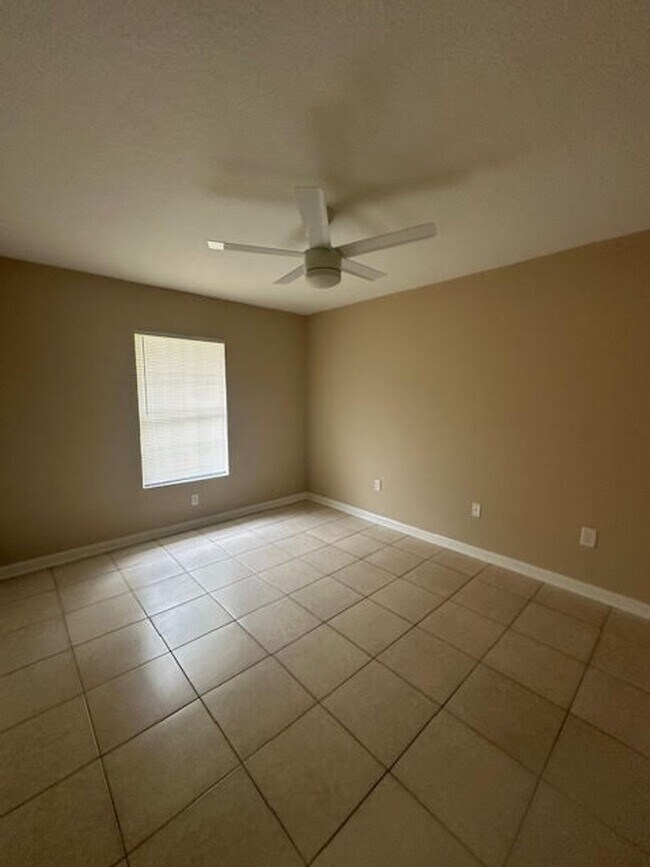 Building Photo - Pool Home on canal for rent !