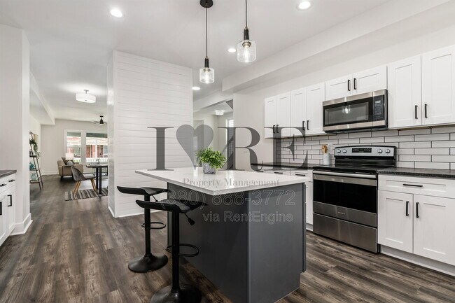 Building Photo - 966 Wilson Ave