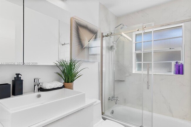 Building Photo - 2207 NE 16th Ave