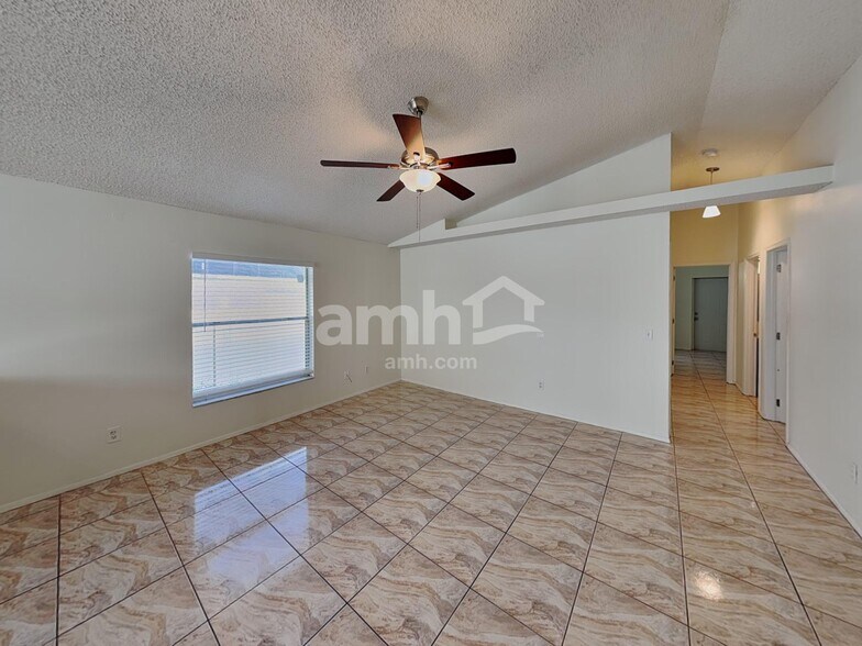 Building Photo - 1431 Londra Ln