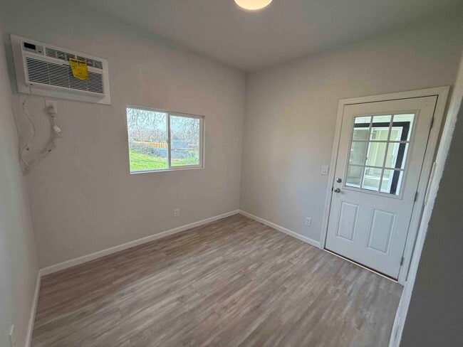 Building Photo - 2/3 Bedroom in Orangevale