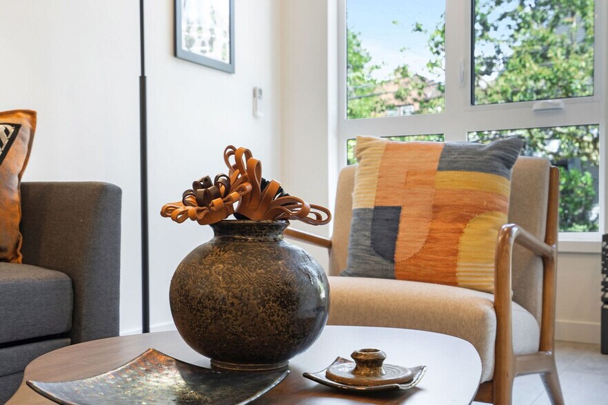 Building Photo - 1835 14th Ave