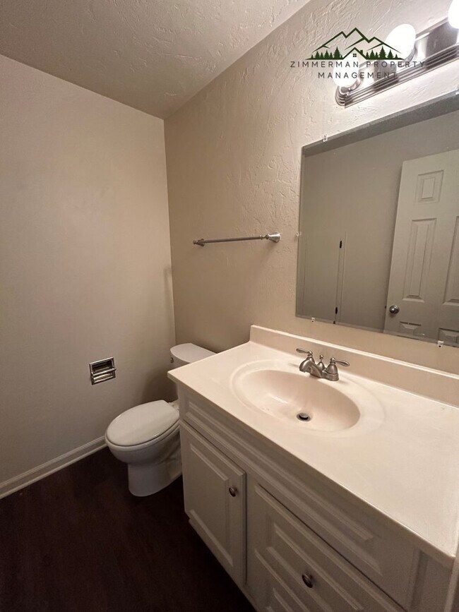 Building Photo - 953-955 N Cloverleaf Lp.