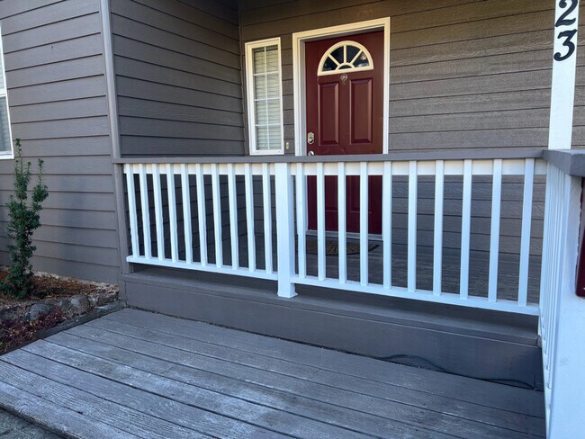 Building Photo - 723 N 8th St