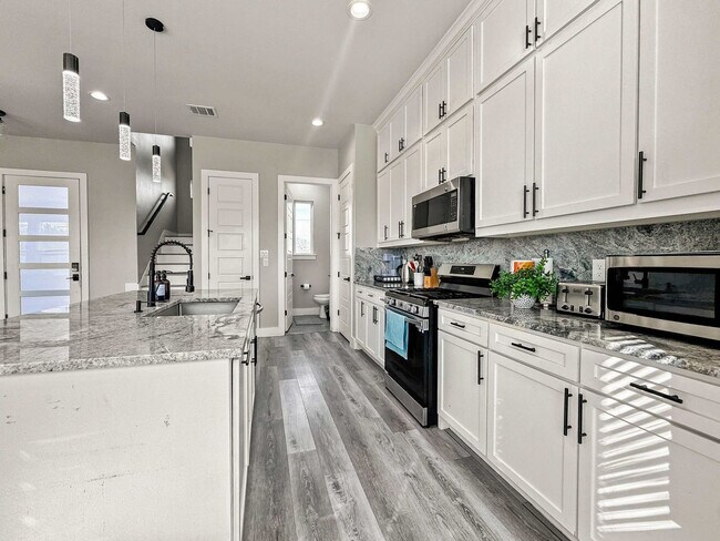 Building Photo - 2408 Pennsylvania Ave