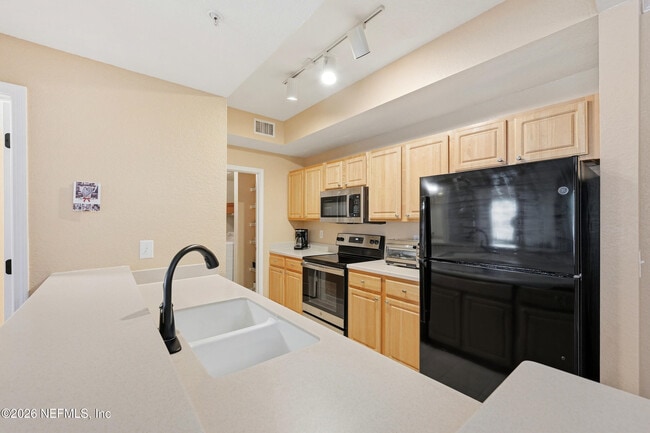 Building Photo - 3938 Hendricks Ave
