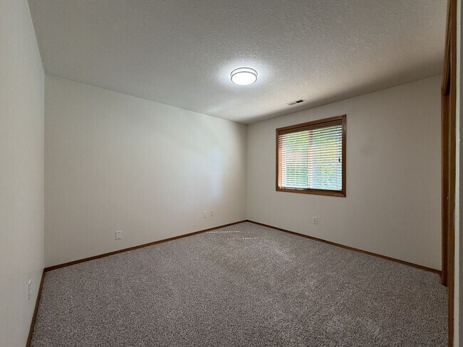 Building Photo - 5505 SW 149th Ave