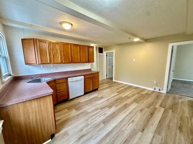 Building Photo - 30240 Groveland St