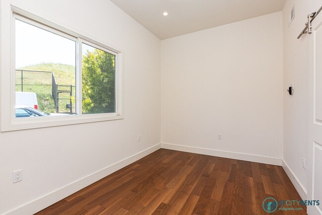 Building Photo - Miraloma: Remodeled & Detached Single Fami...