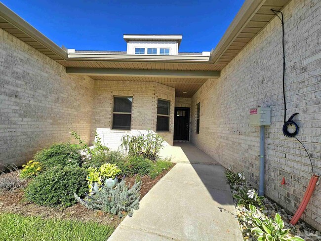 Building Photo - 1862 Finch Ln