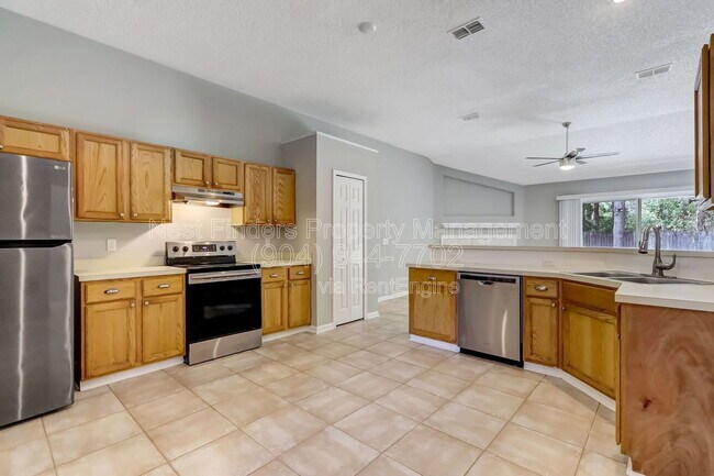 Building Photo - 9642 Pritmore Rd E