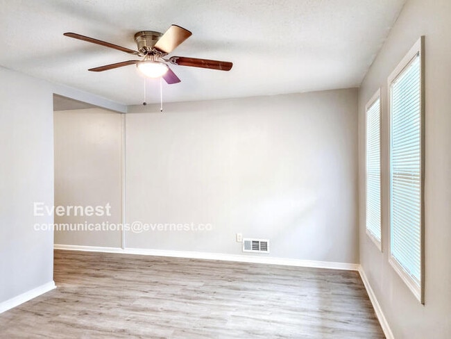 Building Photo - 8249 Kendrick Rd