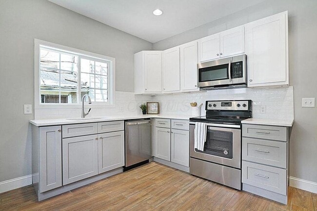 Building Photo - 597 Lilley Ave