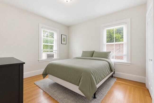 Building Photo - 4 Lombard St