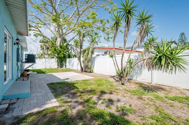 Building Photo - Fully Renovated Beachside Beauty – Walk to...
