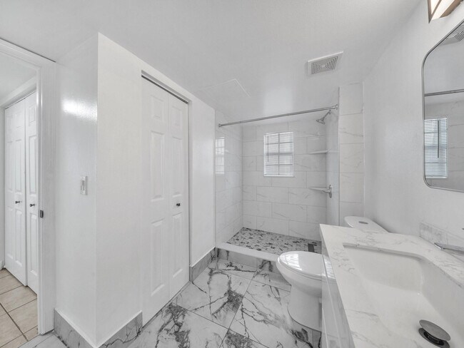 Building Photo - 11165 SW 6th St