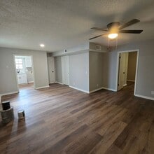 Building Photo - Completely Remodeled • 2/1 Duplex in Heber...