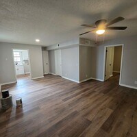 Building Photo - Completely Remodeled • 2/1 Duplex in Heber...