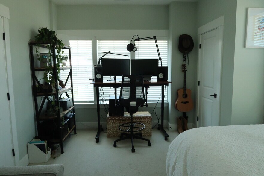 Building Photo - 994 Key Colony Ct