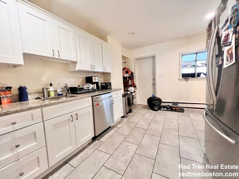 Building Photo - 143 L St
