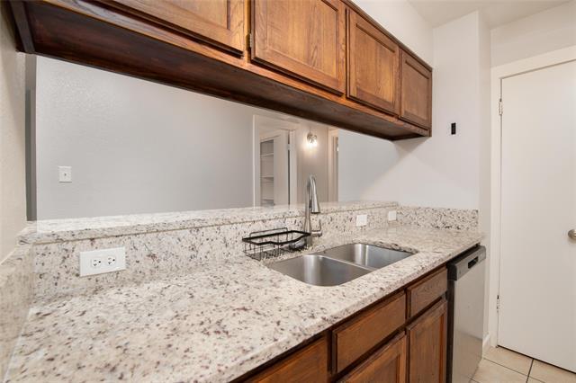 Building Photo - 1717 Meadow Oak Dr