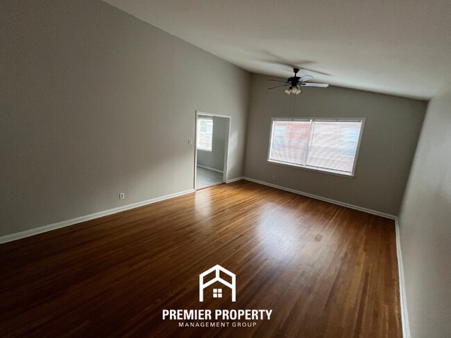 Building Photo - Charming 3BR/2BA Home Near Parkway Village | Hardwood Floors Throughout & Fenced Yard