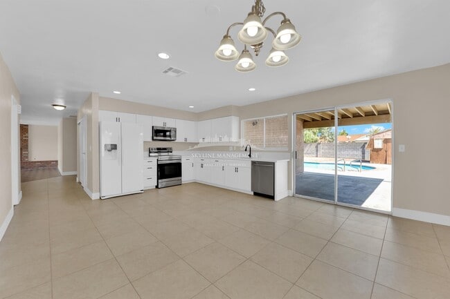 Building Photo - 6762 Carrera Dr