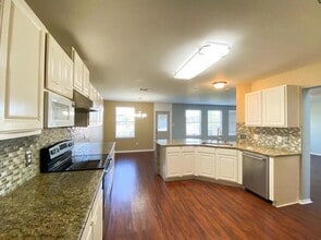 Building Photo - 402 Blackman Tr