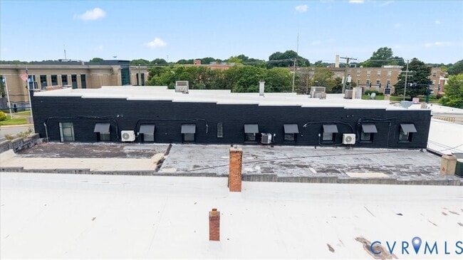 Building Photo - 207 E Broadway