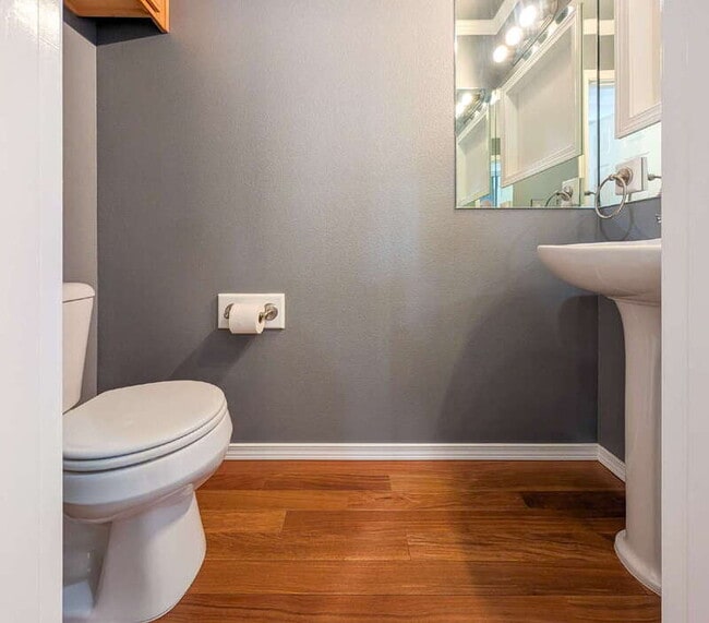 Building Photo - 11625 Center Rd