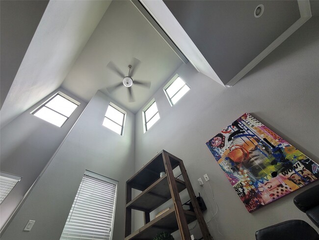 Building Photo - 1413 Holly St