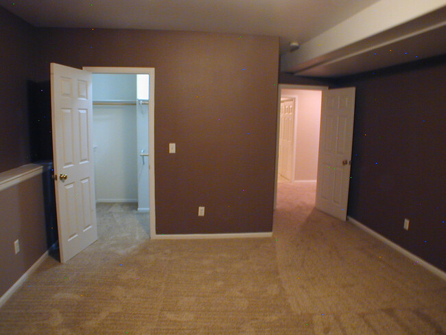 Building Photo - House For Lease