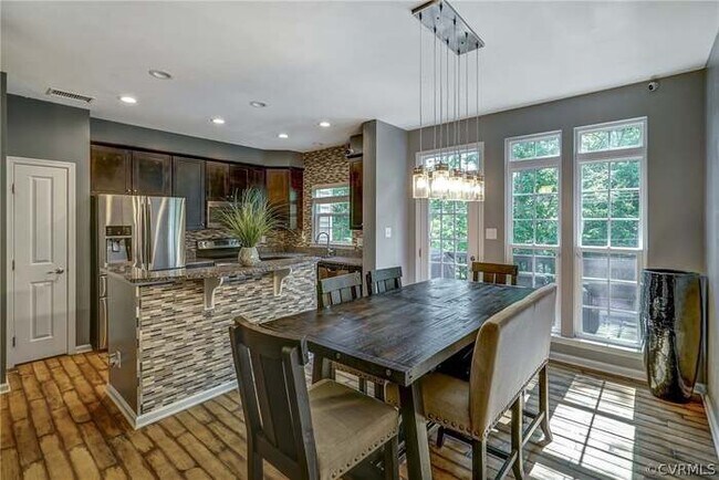 Building Photo - 441 Creekwillow Dr