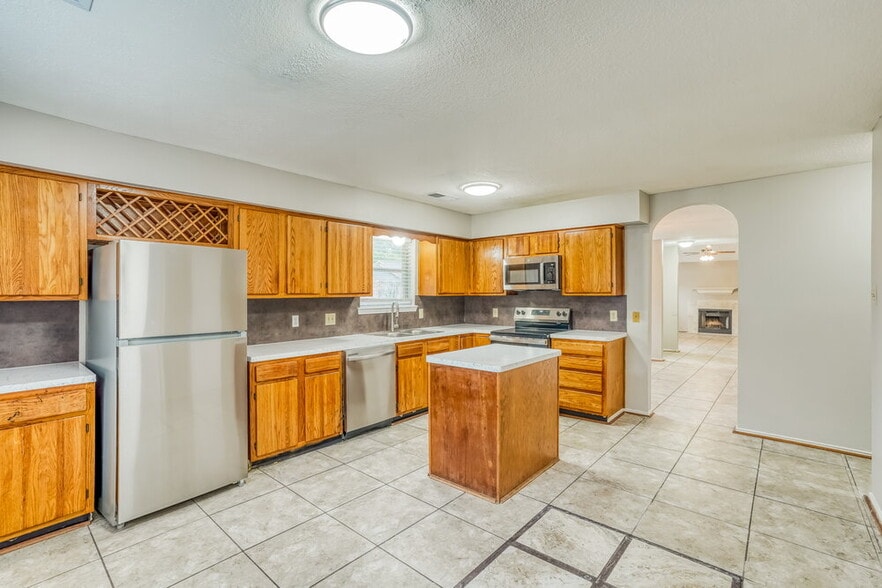 Building Photo - 3202 Palm Desert Ln
