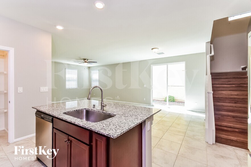 Building Photo - 1106 E Dorrell Ln