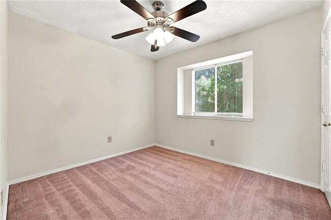 Building Photo - 10870 Willow Meadow Cir