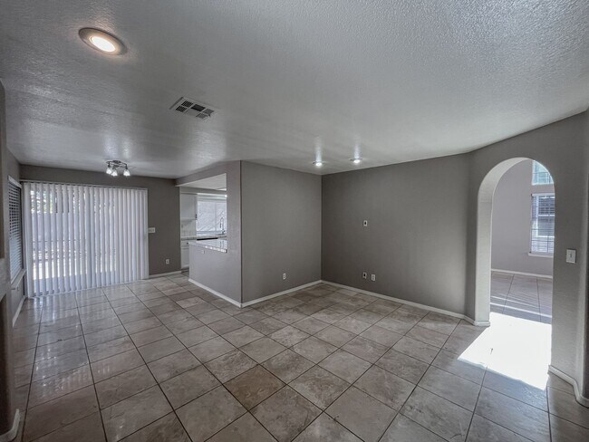 Building Photo - Spacious 4-Bedroom Home in Prime Green Val...