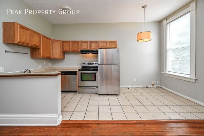 Building Photo - 2667 Bellevue Ave