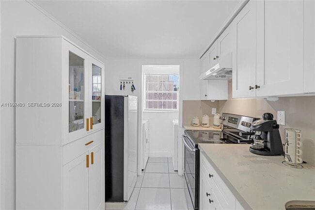 Building Photo - 1675 W 57th St